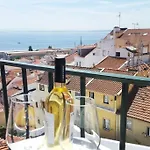 Διαμέρισμα Alfama Stunning River And Historic Views 2bedrooms & 2bathrooms Ac Balcony 18th Century Building *