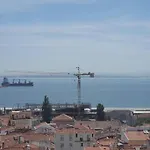 Διαμέρισμα Alfama Stunning River And Historic Views 2bedrooms & 2bathrooms Ac Balcony 18th Century Building *