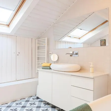 Alfama Stunning River And Historic Views 2bedrooms & 2bathrooms Ac Balcony 18th Century Building Apartament Lizbona