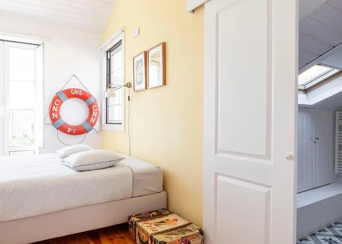 Апартаменты Alfama Stunning River And Historic Views 2bedrooms & 2bathrooms Ac Balcony 18th Century Building *