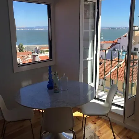 Alfama Stunning River And Historic Views 2bedrooms & 2bathrooms Ac Balcony 18th Century Building Lejlighed Lisboa