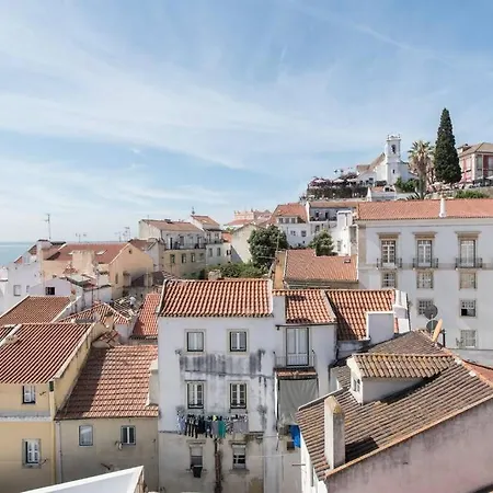 Alfama Stunning River And Historic Views 2bedrooms & 2bathrooms Ac Balcony 18th Century Building * Lisbona