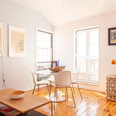 Apartamento Alfama Stunning River And Historic Views 2bedrooms & 2bathrooms Ac Balcony 18th Century Building Lisboa