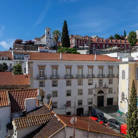 Alfama Stunning River And Historic Views 2bedrooms & 2bathrooms Ac Balcony 18th Century Building * ליסבון