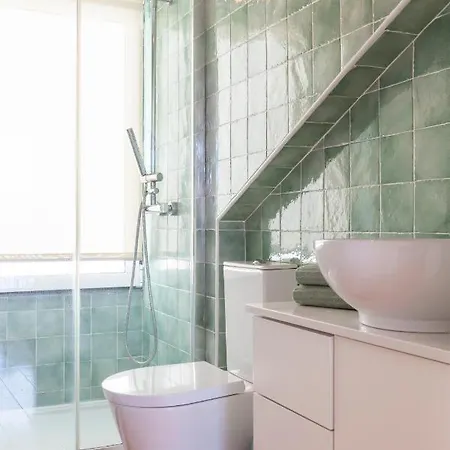 Alfama Stunning River And Historic Views 2bedrooms & 2bathrooms Ac Balcony 18th Century Building Lejlighed Lisboa