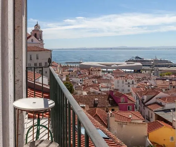 Alfama Stunning River And Historic Views 2bedrooms & 2bathrooms Ac Balcony 18th Century Building Appartement