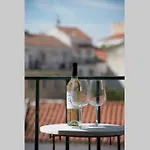 Alfama Stunning River And Historic Views 2bedrooms & 2bathrooms Ac Balcony 18th Century Building דירה