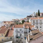 Alfama Stunning River And Historic Views 2bedrooms & 2bathrooms Ac Balcony 18th Century Building * ליסבון