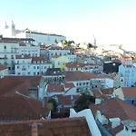 Alfama Stunning River And Historic Views 2bedrooms & 2bathrooms Ac Balcony 18th Century Building ליסבון