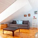 Alfama Stunning River And Historic Views 2bedrooms & 2bathrooms Ac Balcony 18th Century Building * ליסבון