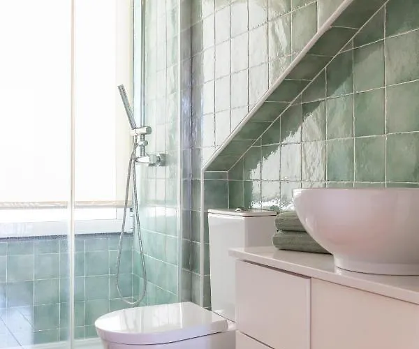 Alfama Stunning River And Historic Views 2bedrooms & 2bathrooms Ac Balcony 18th Century Building 公寓 Lisboa