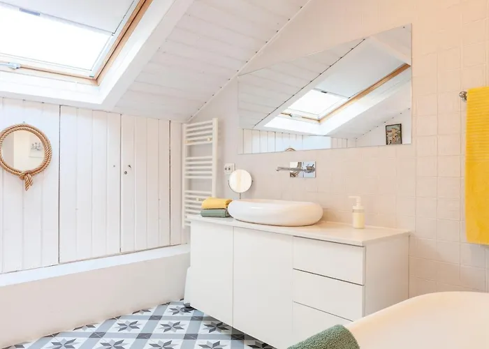 Alfama Stunning River And Historic Views 2bedrooms & 2bathrooms Ac Balcony 18th Century Building 公寓 Lisboa